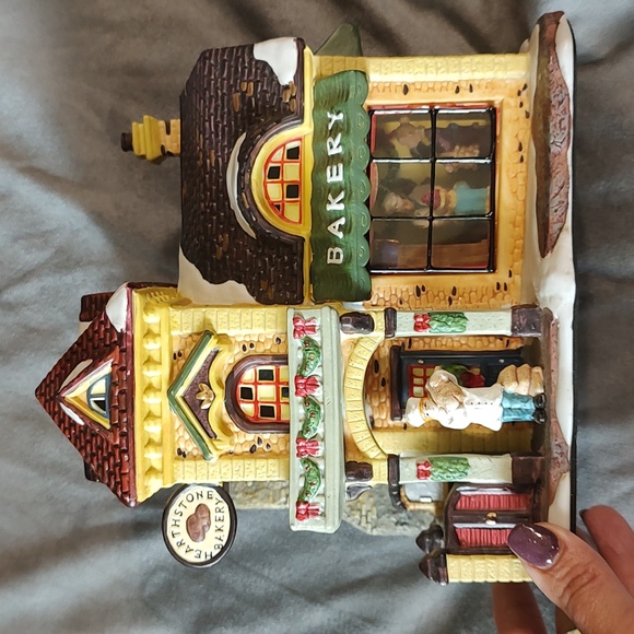 Hearthstone Porcelain Bakery - Picture 2 of 12